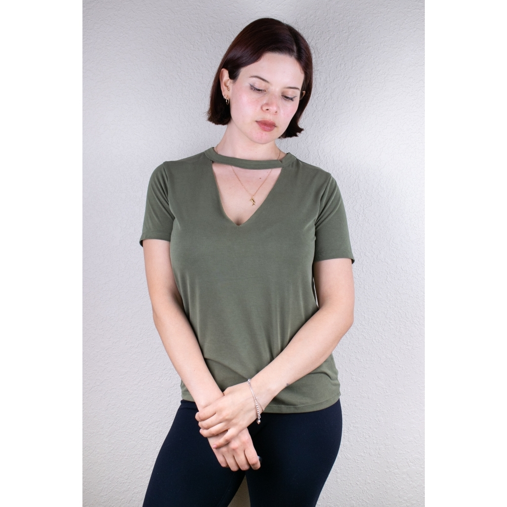 Women's T-shirt Forever 21  V-Neck  Cut out (size S)